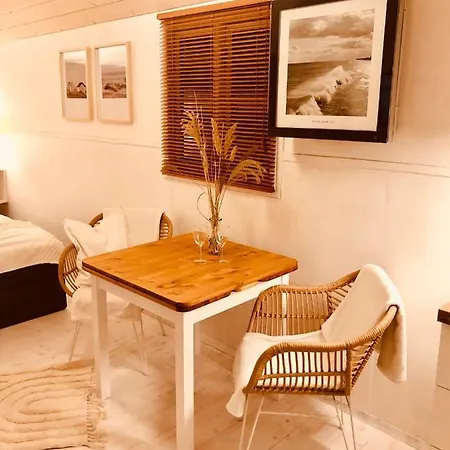 Ferienhaus Zirkuswagen Mit Outdoor Whirlpool Und Garten