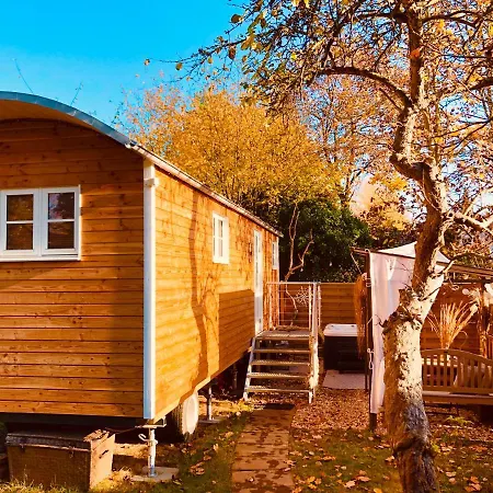 Zirkuswagen Mit Outdoor Whirlpool Und Garten Ferienhaus