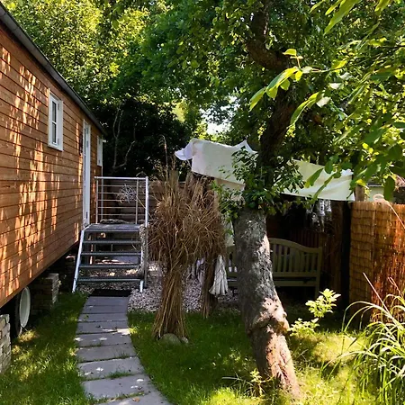 Zirkuswagen Mit Outdoor Whirlpool Und Garten Ferienhaus