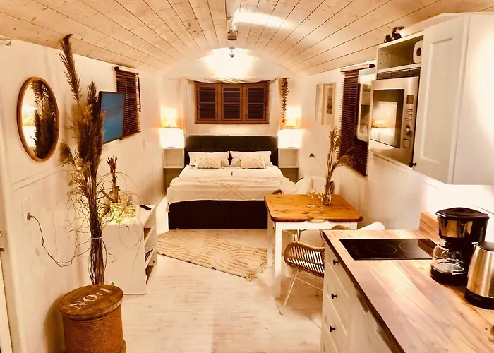 Prázdninový dům Zirkuswagen Mit Outdoor Whirlpool Und Garten