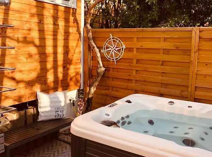 Zirkuswagen Mit Outdoor Whirlpool Und Garten Petershagen-Eggersdorf