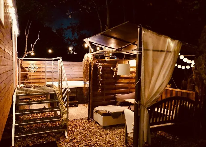 Zirkuswagen Mit Outdoor Whirlpool Und Garten Semesterbostad *