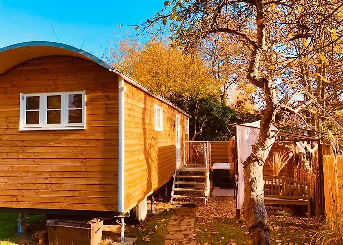 Zirkuswagen Mit Outdoor Whirlpool Und Garten Semesterbostad